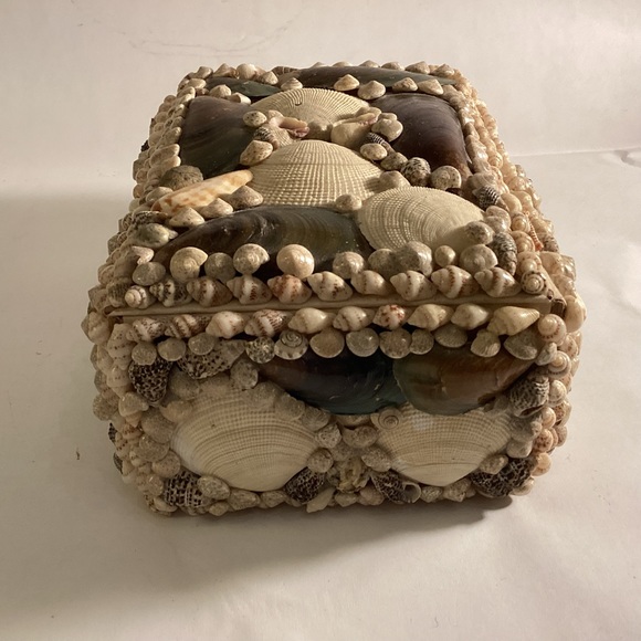 Vintage shell covered box - Picture 7 of 9
